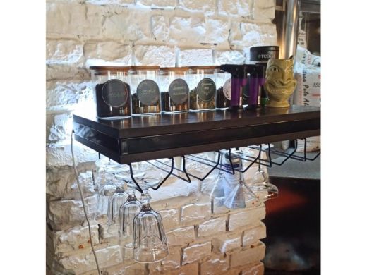 Парящая полка с подсветкой, тайником и держателями бокалов, черный